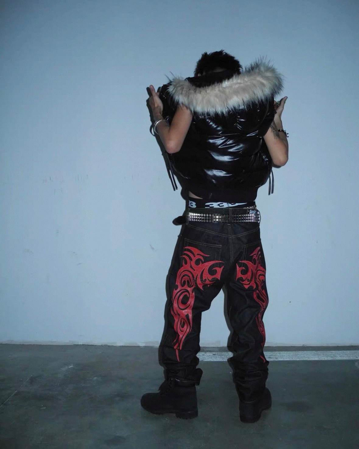 UCAN'TBELIKEME No Sleeve Down Vest