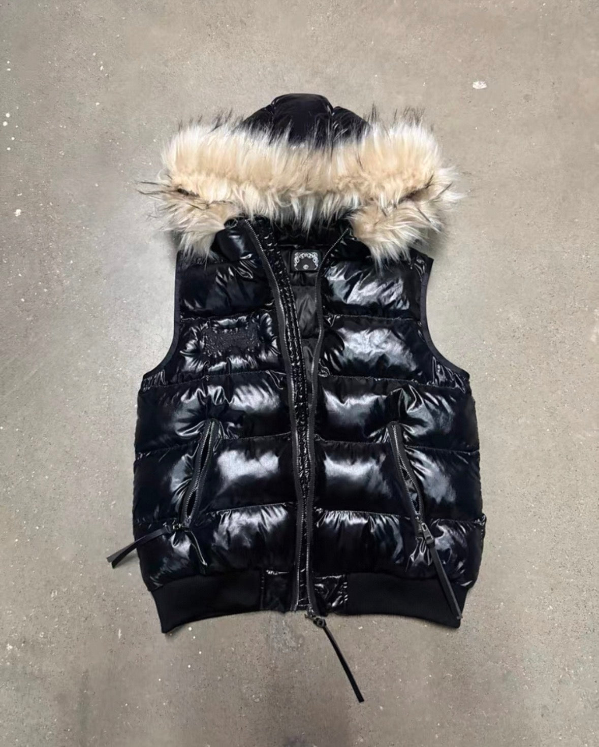 UCAN'TBELIKEME No Sleeve Down Vest