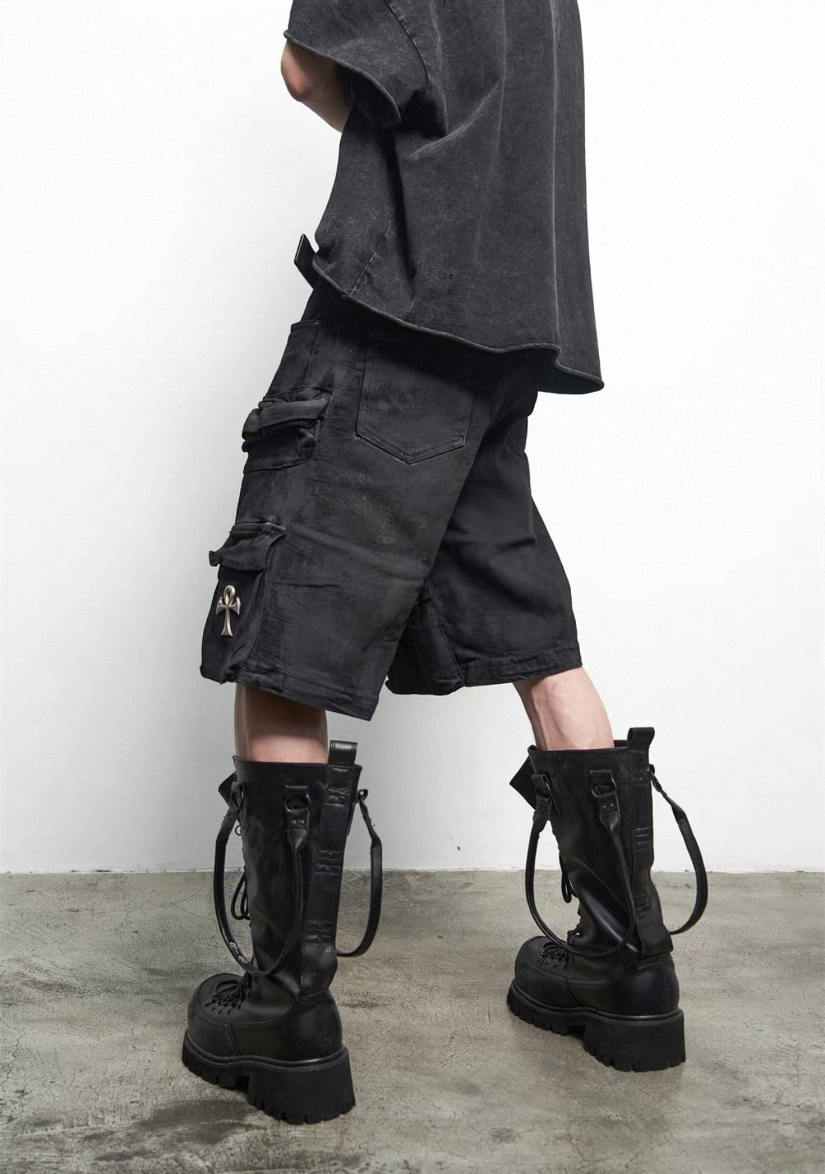 ANTIWARREVIVAL Black half pants