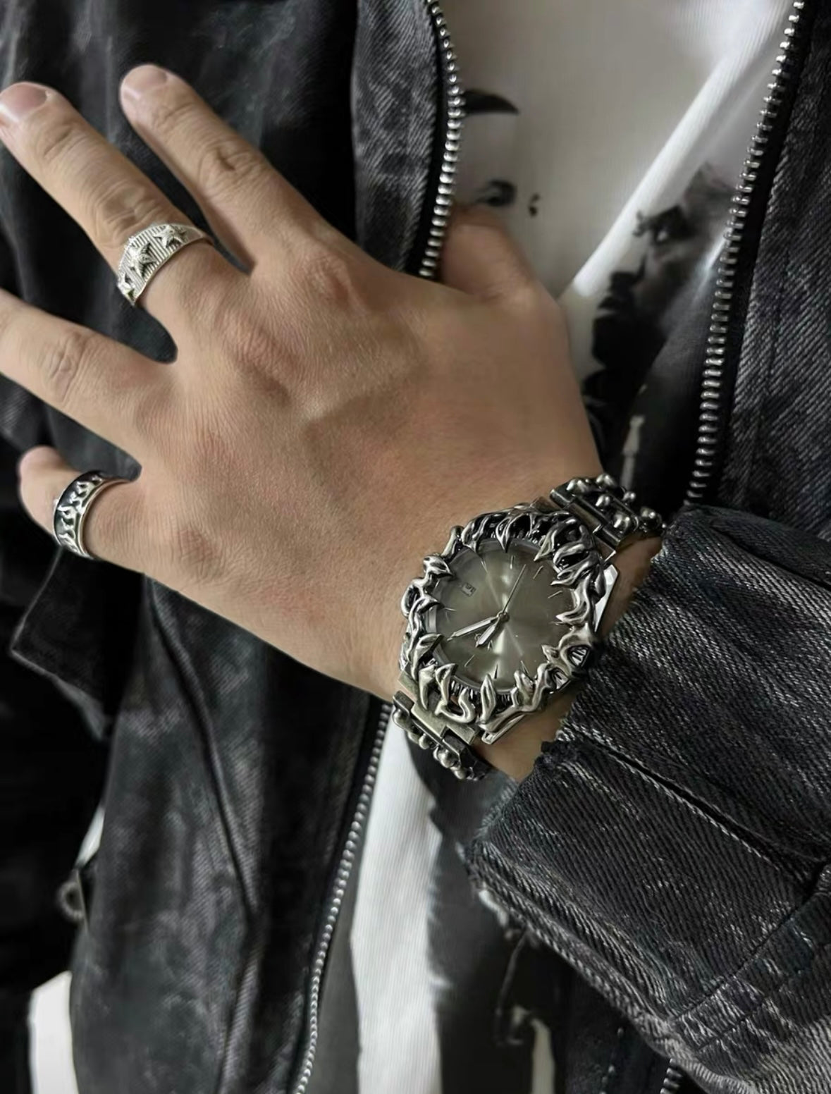KIOSK Metal watch