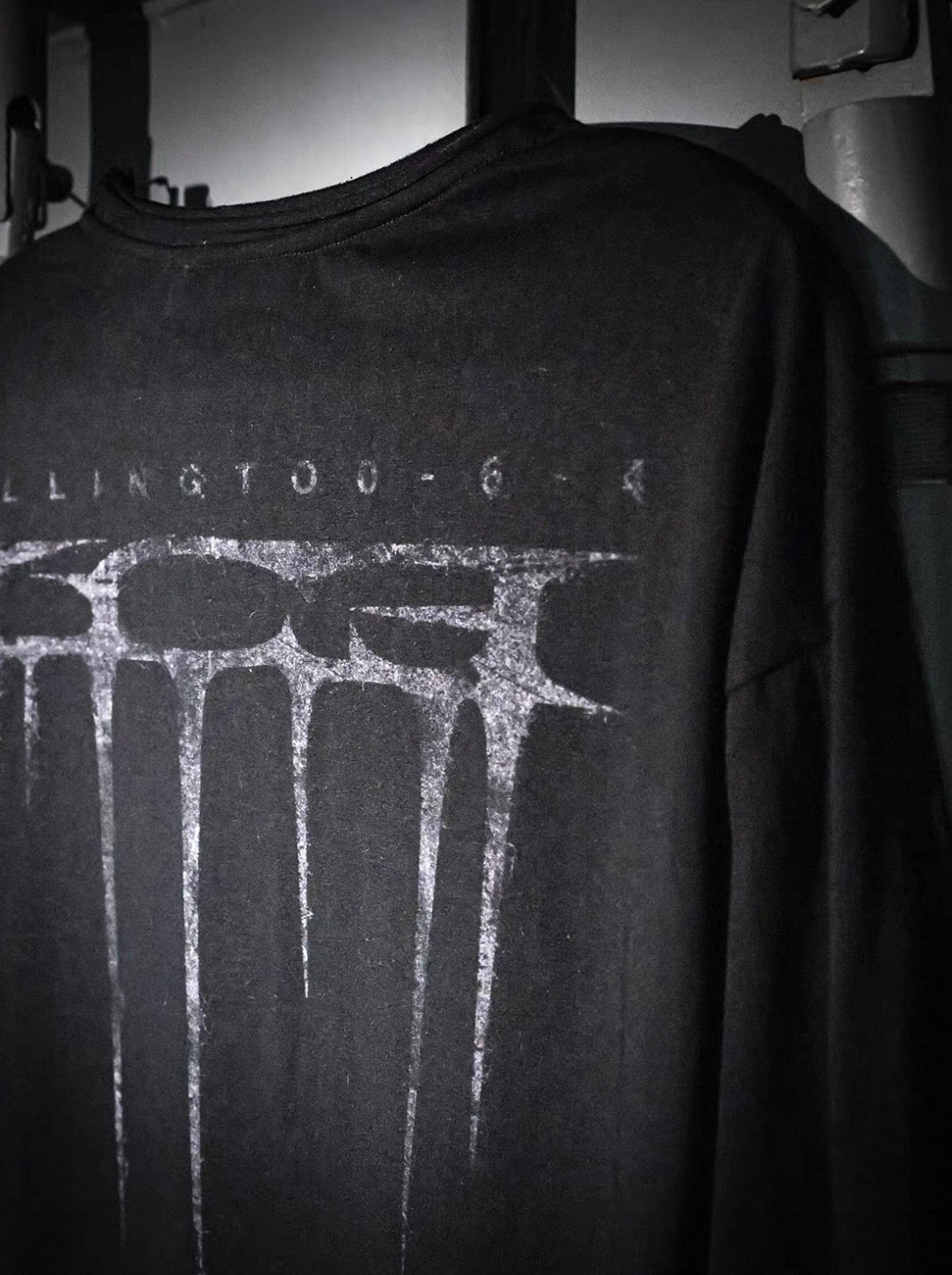 LOSECONTROLEDGE Layered Henley Long Sleeve Tee