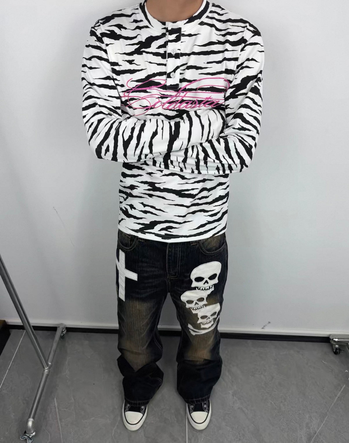 NUMB ASIA フラッシュプリント ゼブラ 長袖Tシャツ SELFISH
