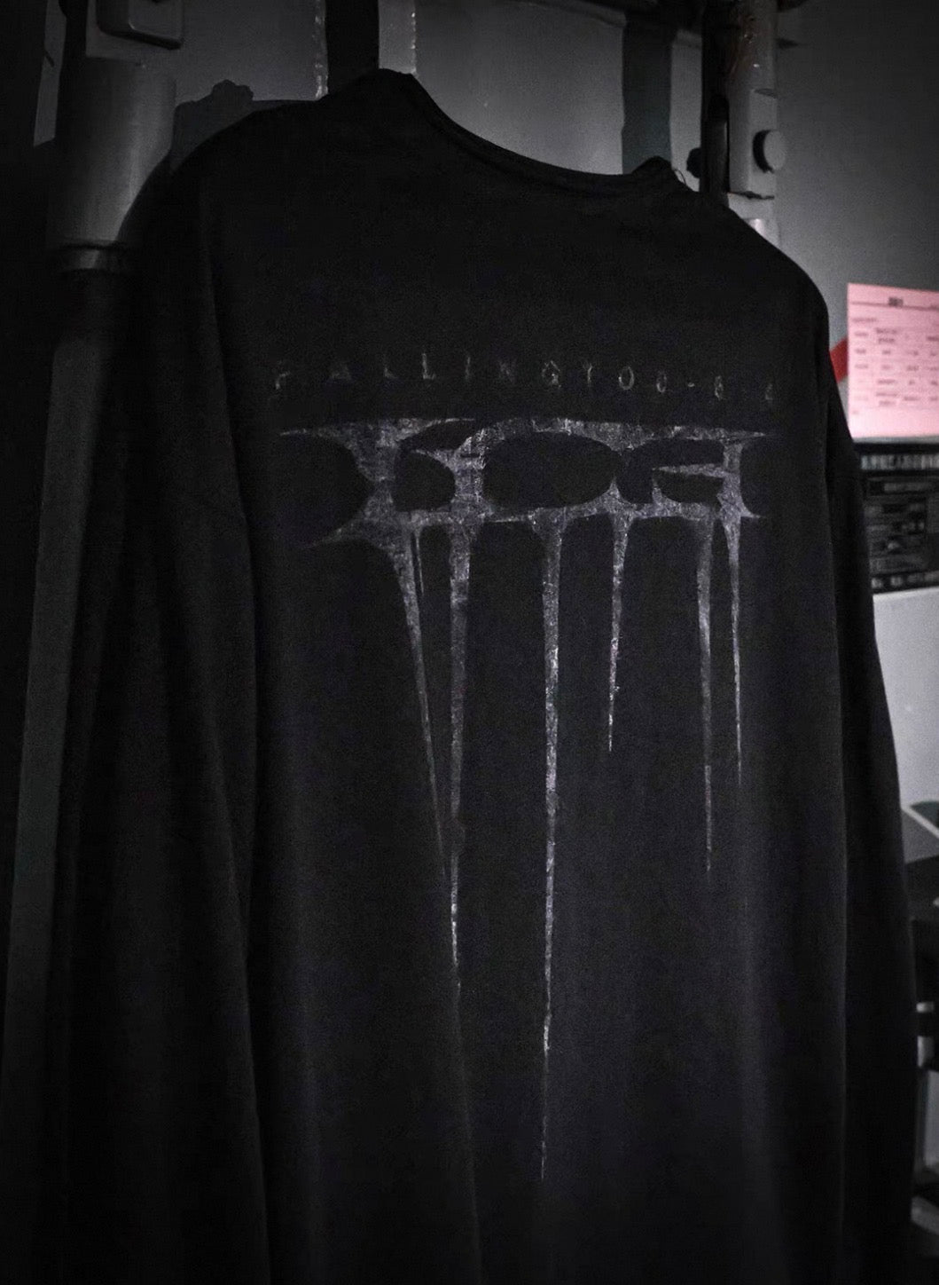 LOSECONTROLEDGE Layered Henley Long Sleeve Tee