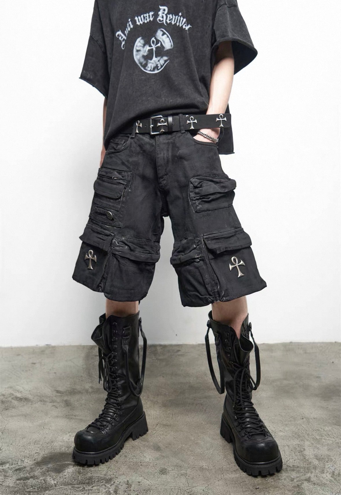 ANTIWARREVIVAL Black half pants