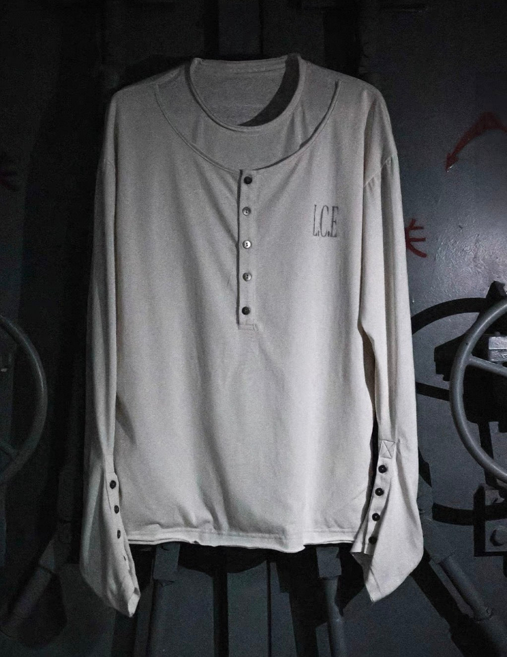 LOSECONTROLEDGE Layered Henley Long Sleeve Tee