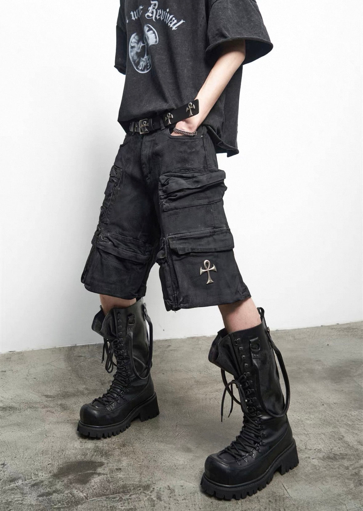 ANTIWARREVIVAL Black half pants