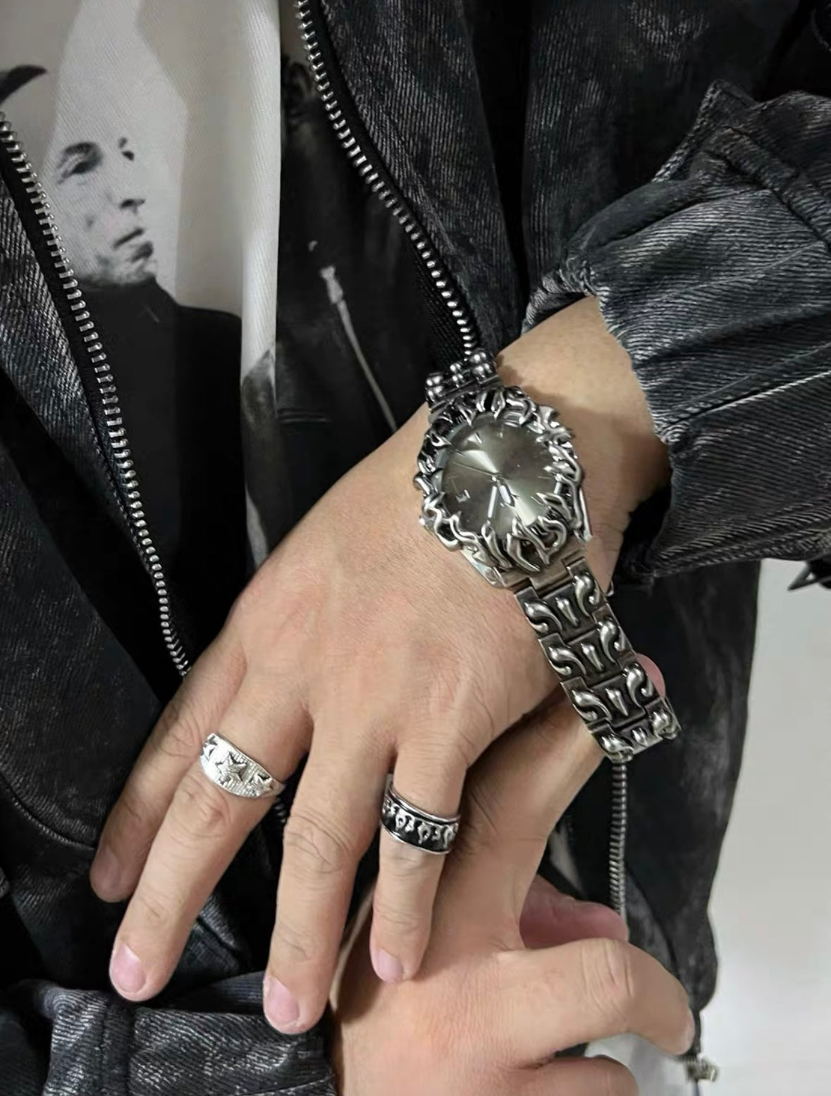 KIOSK Metal watch