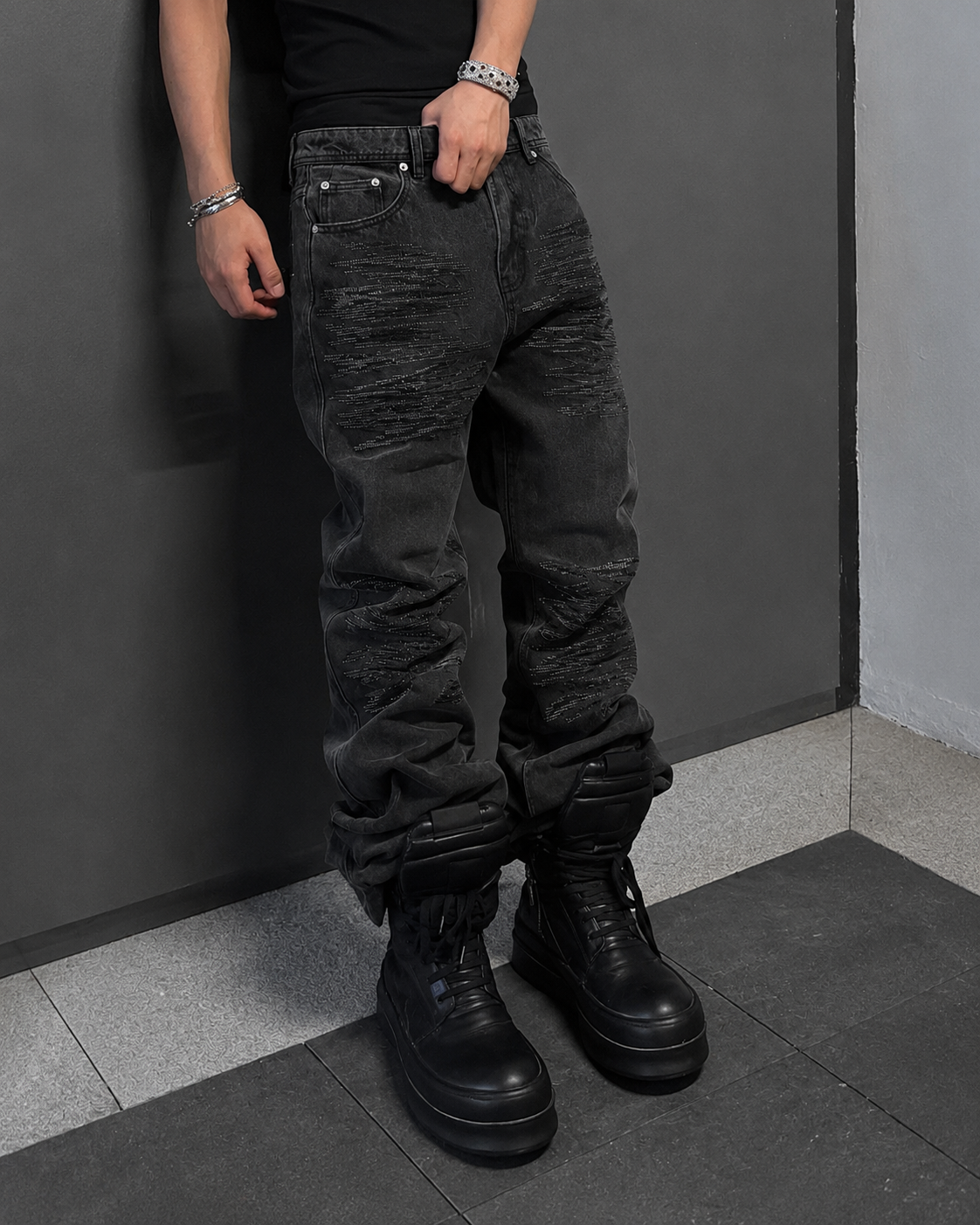 Gradient Rhinestone Whisker Washed Slim Denim Pants