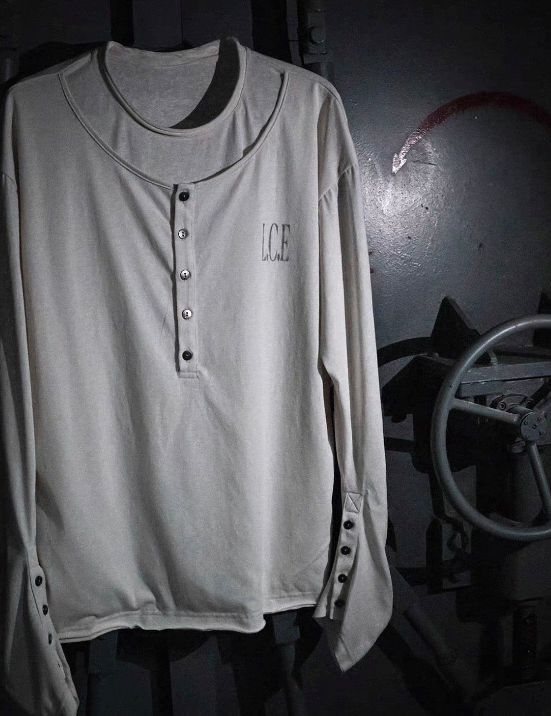 LOSECONTROLEDGE Layered Henley Long Sleeve Tee