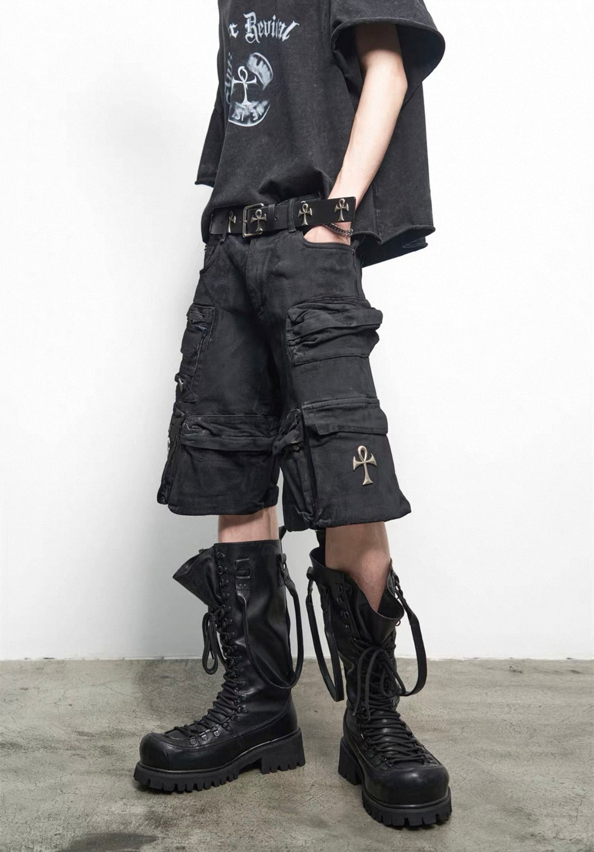 ANTIWARREVIVAL Black half pants
