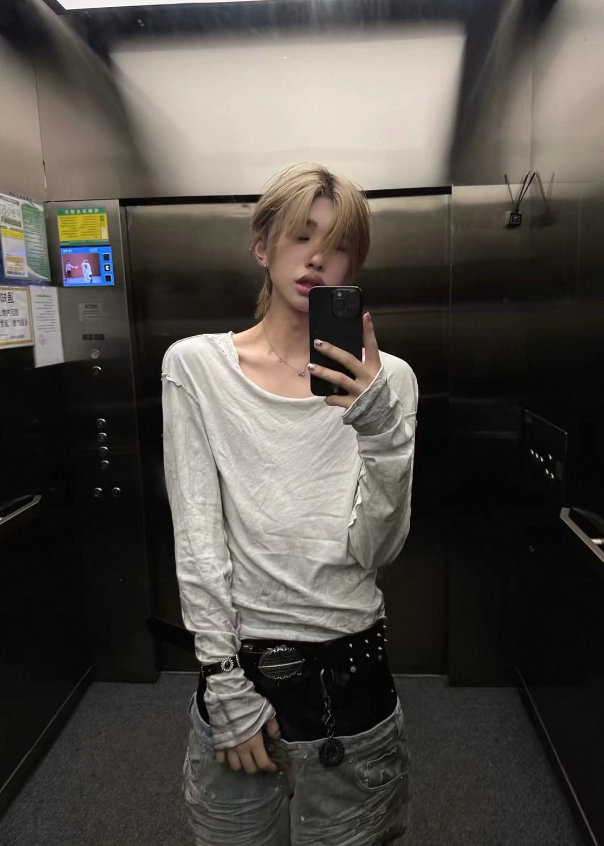スリムフィットロングスリーブシャツ　モードストリート　SELFISH