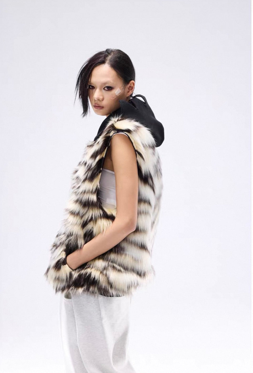 NOTHINGNESS WORLD Far Vest Hoodie