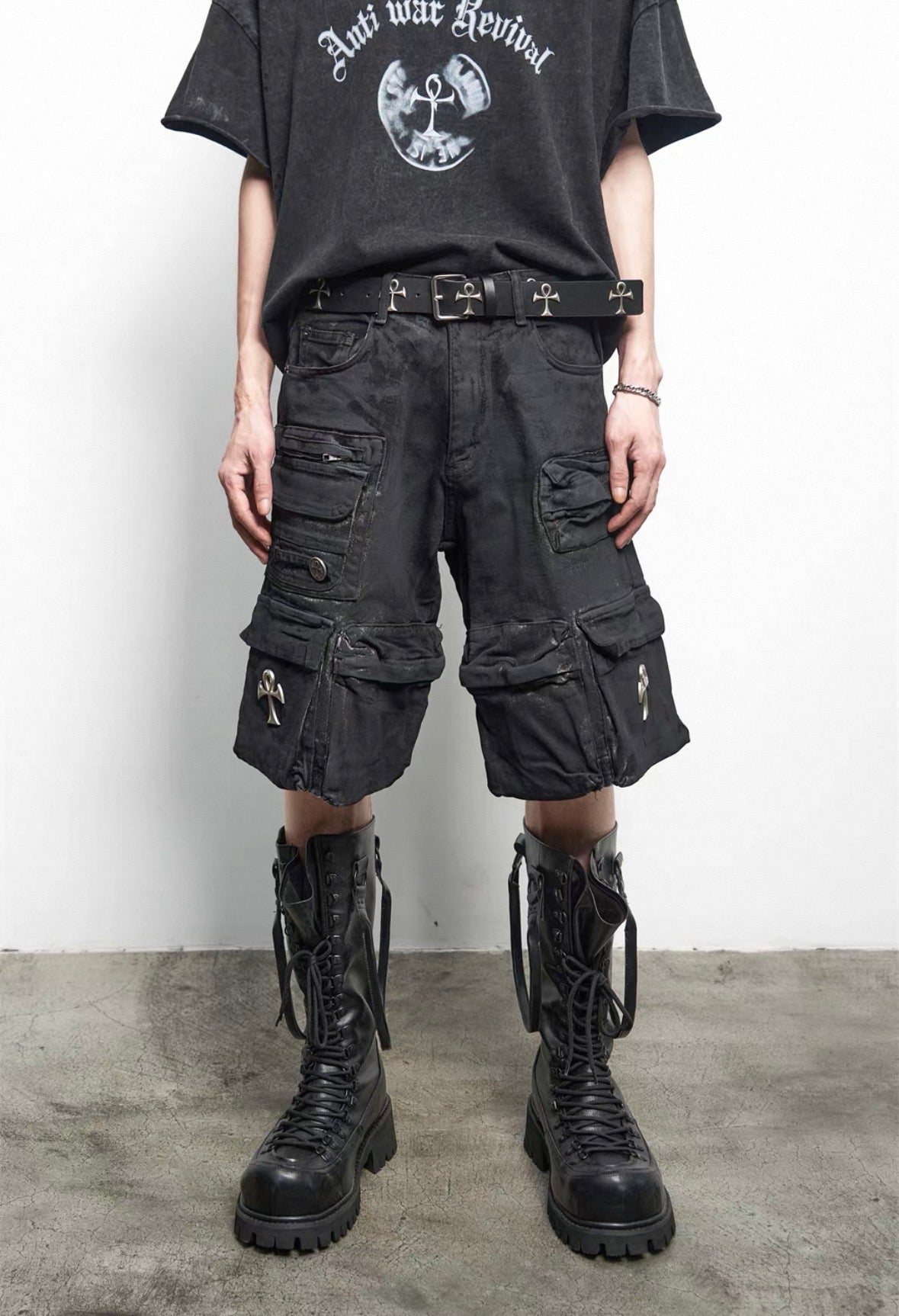 ANTIWARREVIVAL Black half pants