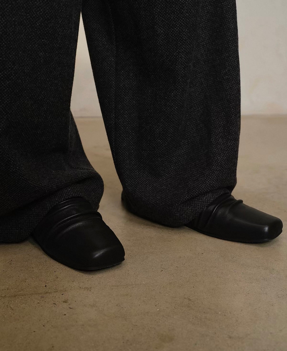 Cowhide Leather Slipper