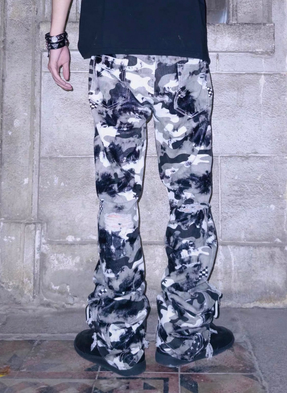 LIGHTINUS Distressed Camo Flare Jeans