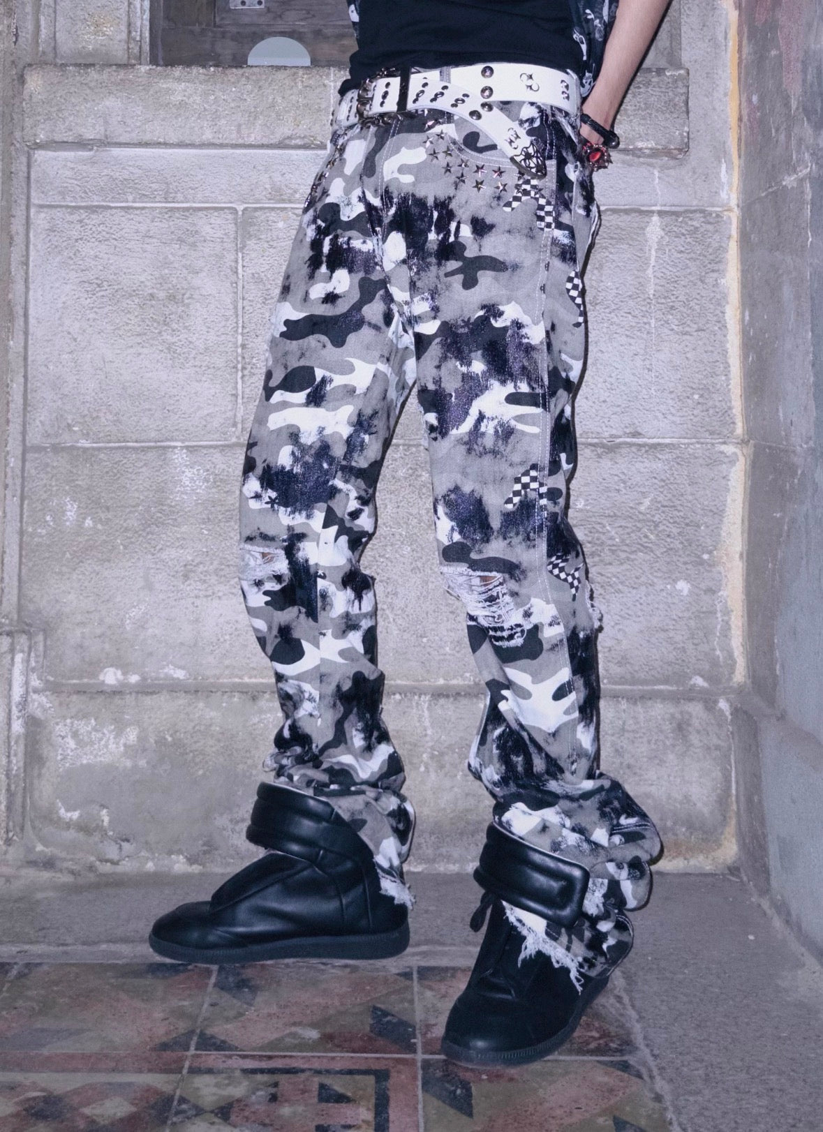 LIGHTINUS Distressed Camo Flare Jeans