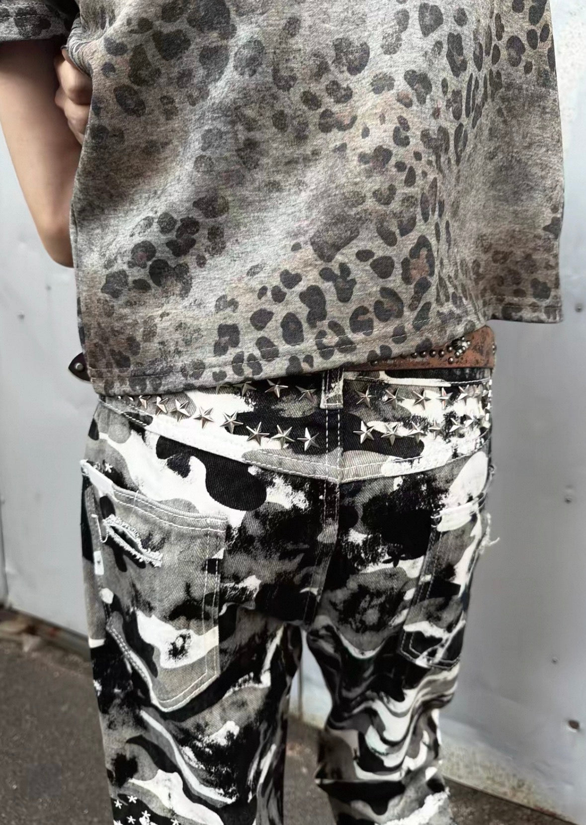 LIGHTINUS Distressed Camo Flare Jeans