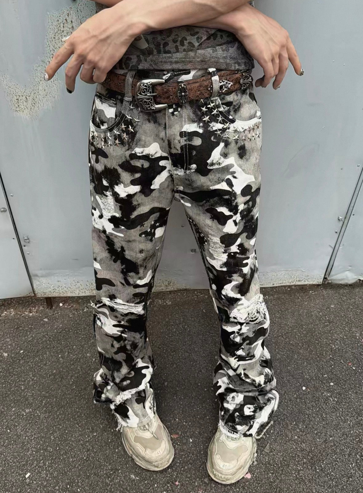 LIGHTINUS Distressed Camo Flare Jeans