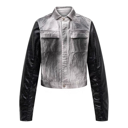 REBEL WAVEのクロップドデニムジャケット。色落ちしたコットンデニムの身頃と、ブラックのレザー調スリーブを組み合わせたデザイン。S・M・L展開。