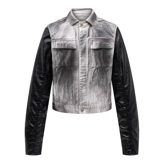 REBEL WAVEのクロップドデニムジャケット。色落ちしたコットンデニムの身頃と、ブラックのレザー調スリーブを組み合わせたデザイン。S・M・L展開。