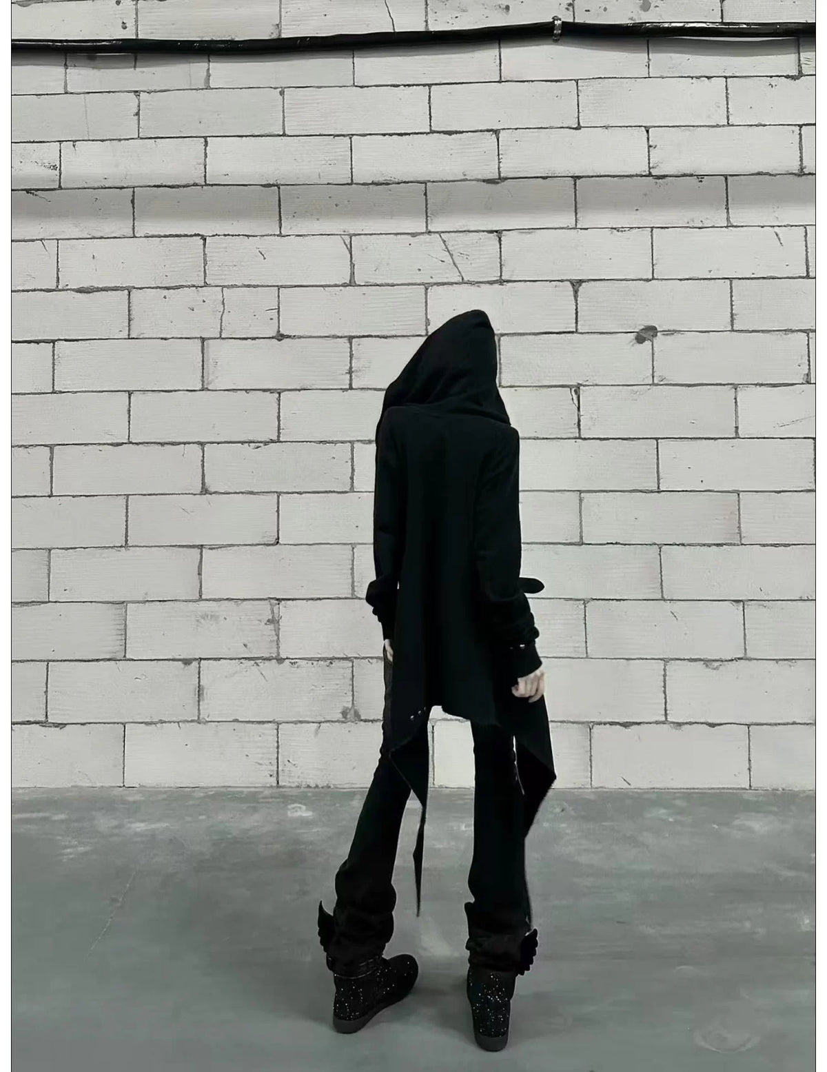 Asymmetric Hem Diagonal Zip Hoodie