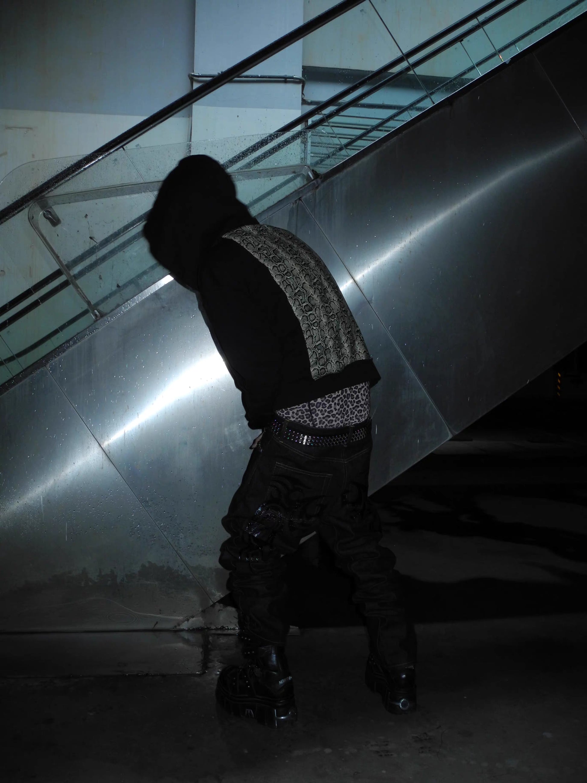 UCAN'TBELIKEME パイソン柄 バックパネル ウォッシュ クロップドフーディー SELFISH