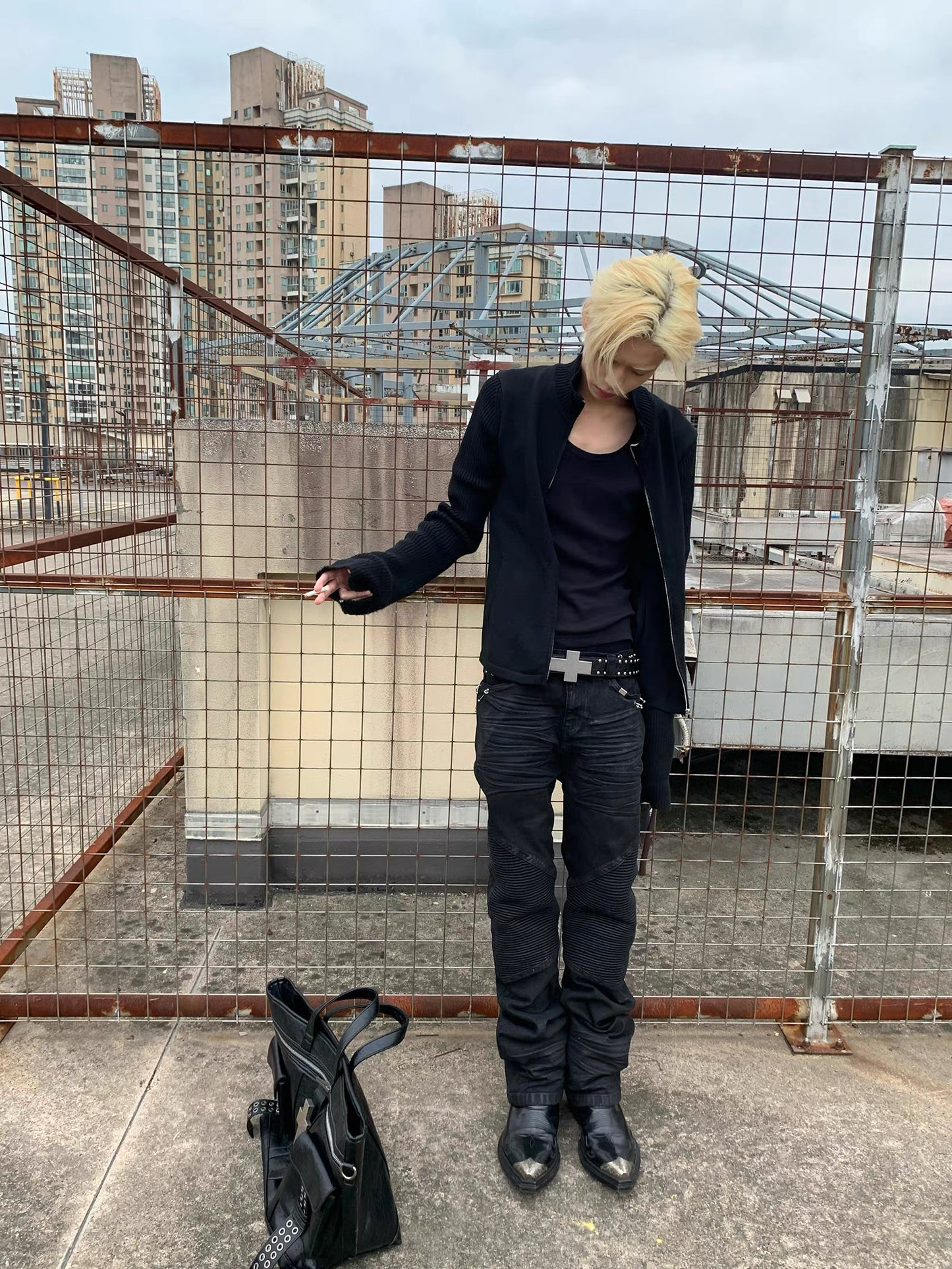 REBEL WAVE シワ加工 メタルパーツ ストレートデニム ブラック SELFISH
