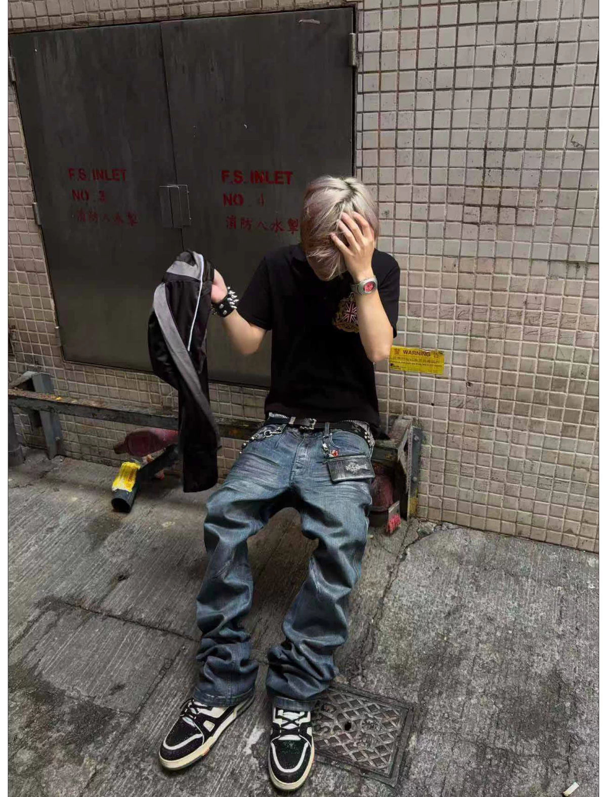 Sculpted Washed Straight-Leg Jeans