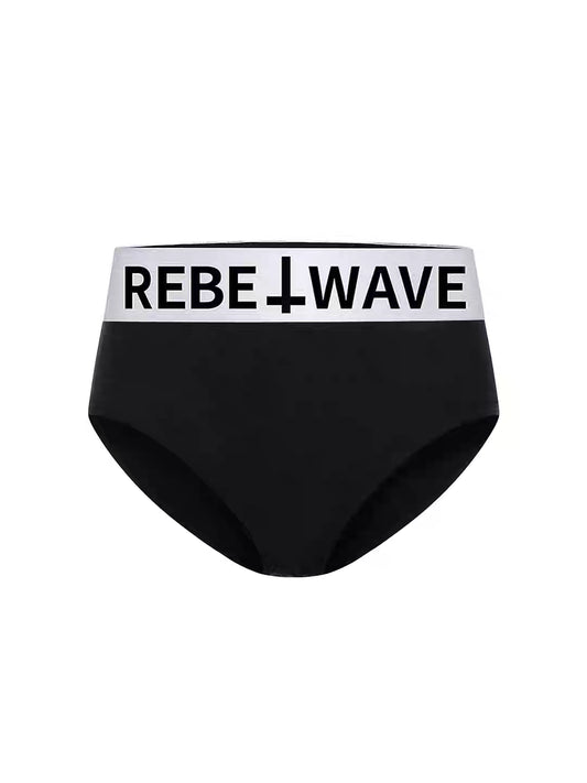 REBEL WAVEのレディースショーツ。ブラックのボディにコントラストの効いたロゴウエストバンドを組み合わせ、モダール・コットン混のストレッチ素材を使用。S・M・L展開。SELFISH公式オンラインストア。