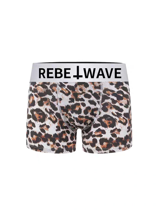 REBEL WAVEのレオパード柄ボクサーパンツ。コントラストの効いたロゴウエストバンドと、モダール・コットン混のやわらかなストレッチ素材が特徴。XS〜L展開。SELFISH公式オンラインストア。